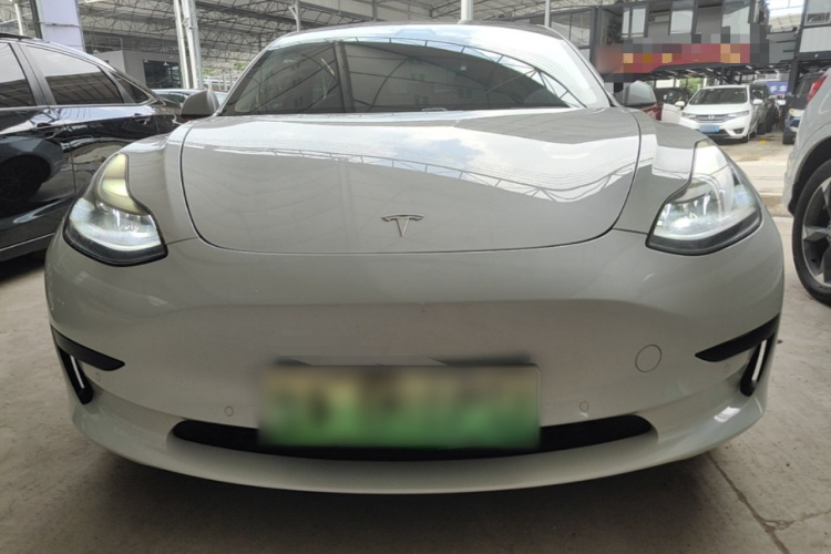 Tesla Model 3 2021 صورة سيارة #3