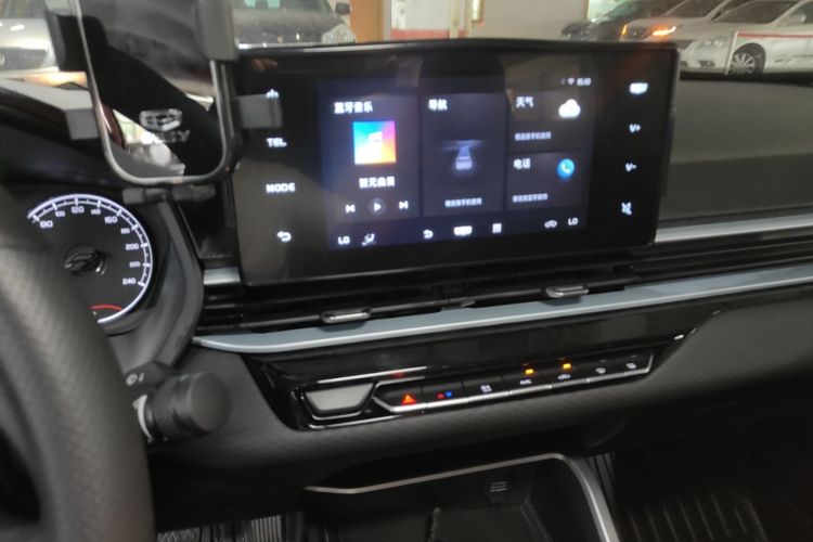 GEELY Emgrand 2025 #13 GEELY Emgrand 2025 car image #13