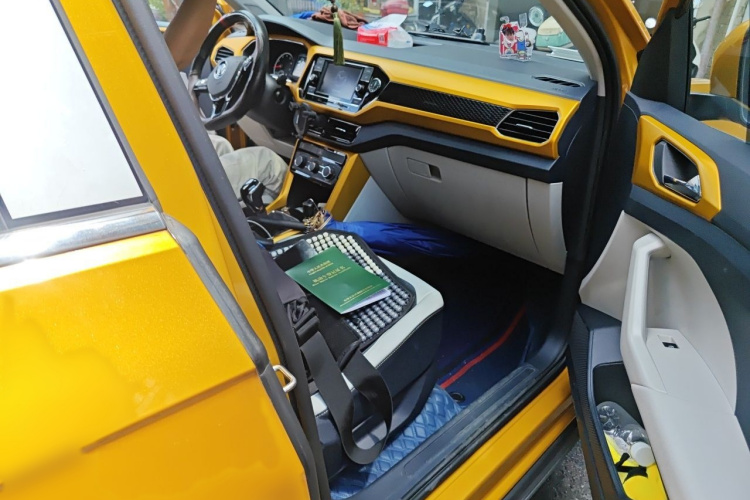 Volkswagen T-Cross 2021 car image #27