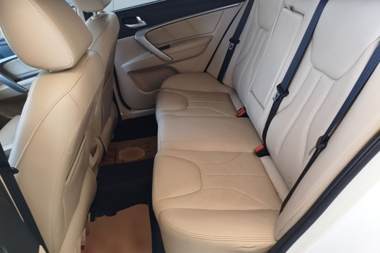 GEELY Emgrand 2017 car image #13