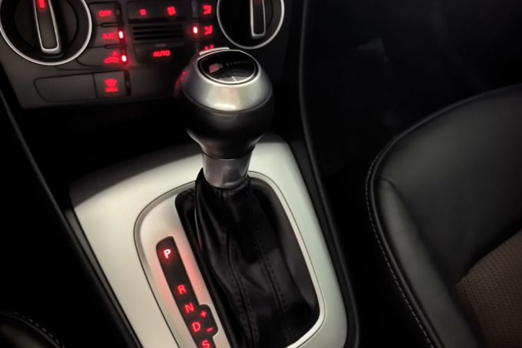 Audi Q3 2019 car image #14