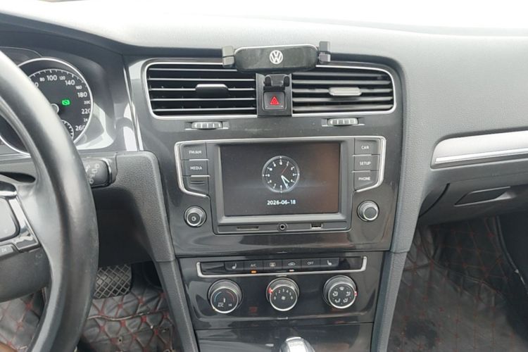 Volkswagen Golf 2017 car image #13