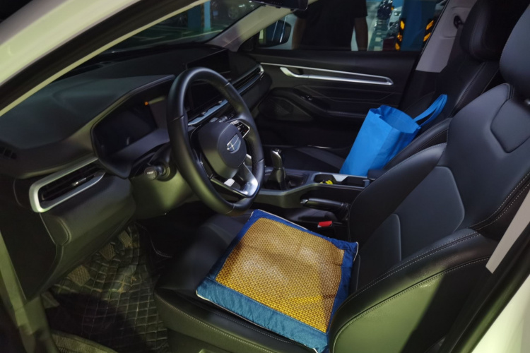GEELY Emgrand 2025 car image #15