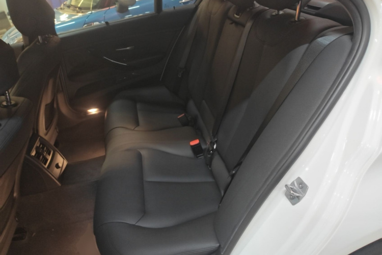 BMW 3 Series 2017 #17 BMW 3 Series 2017 car image #17