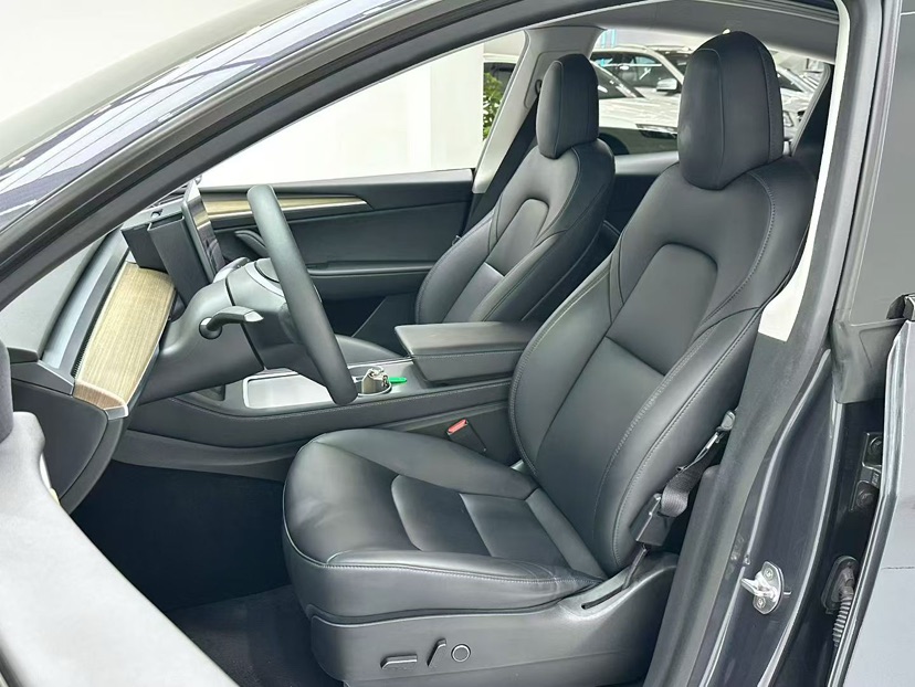 Tesla Model Y 2021 immagine di auto #6