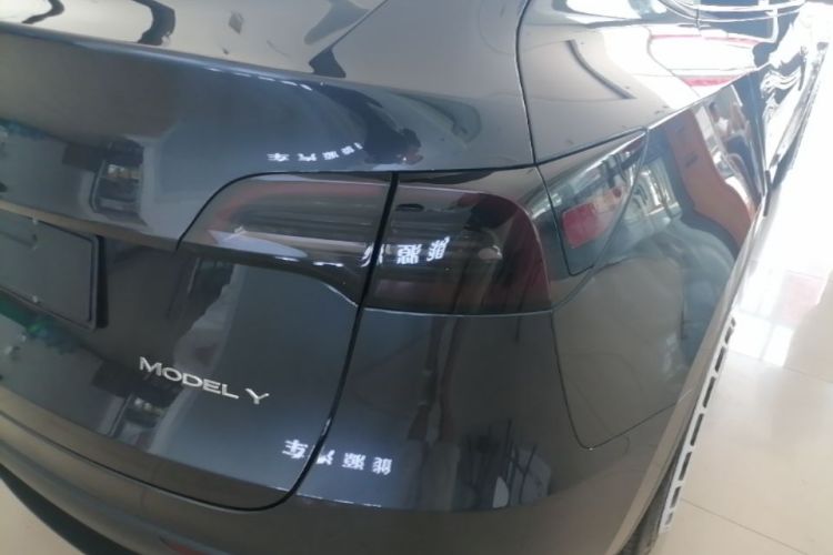 Tesla Model Y 2024 #8 Tesla Model Y 2024 car image #8