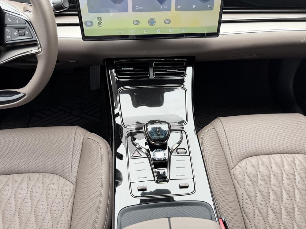 BYD Han 2023 image de voiture #8