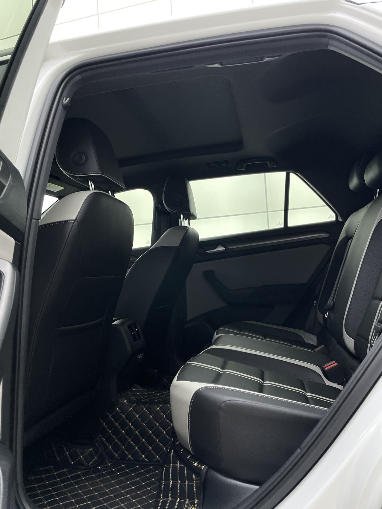 Volkswagen T-Roc 2024 #9 Volkswagen T-Roc 2024 car image #9