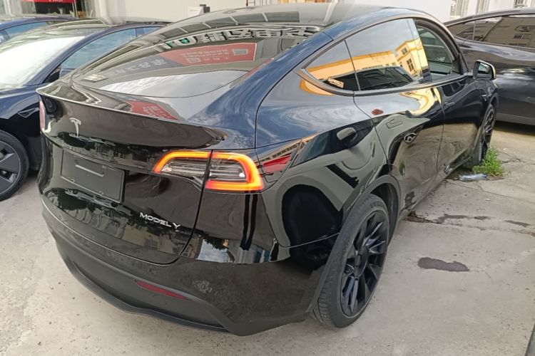 Tesla Model Y 2022 car image #5