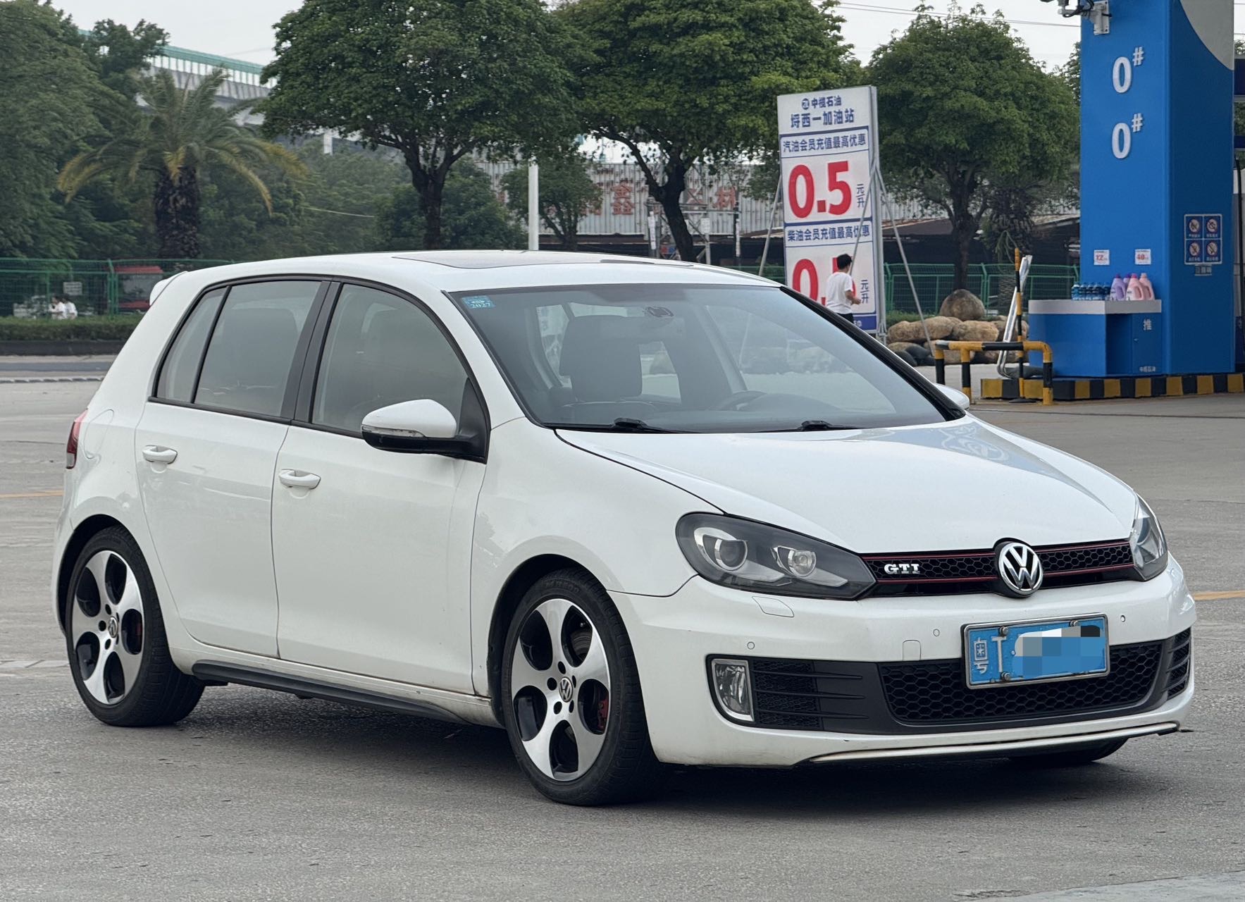 Volkswagen GolfGTI 2014 Volkswagen GolfGTI 2014 car image