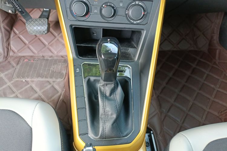Volkswagen Polo 2019 car image #18