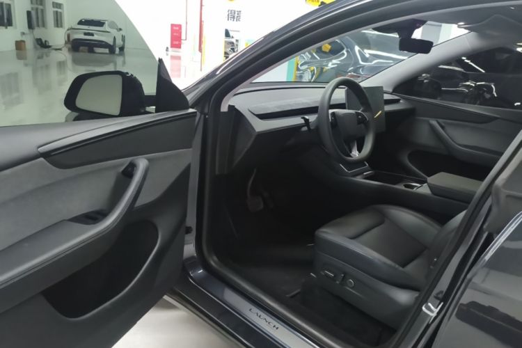 Tesla Model Y 2025 #16 Tesla Model Y 2025 car image #16
