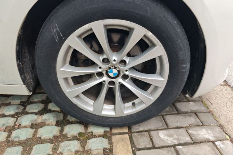 BMW 3 Series GT 2017 car image #9