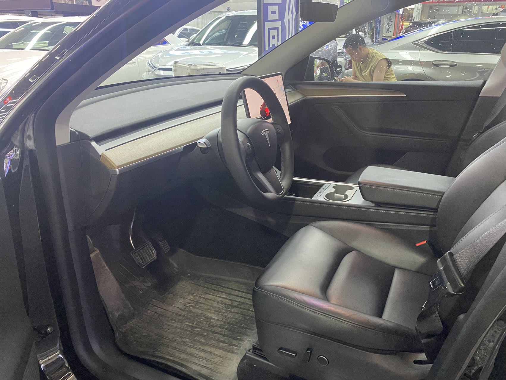 Tesla Model Y 2022 car image #6