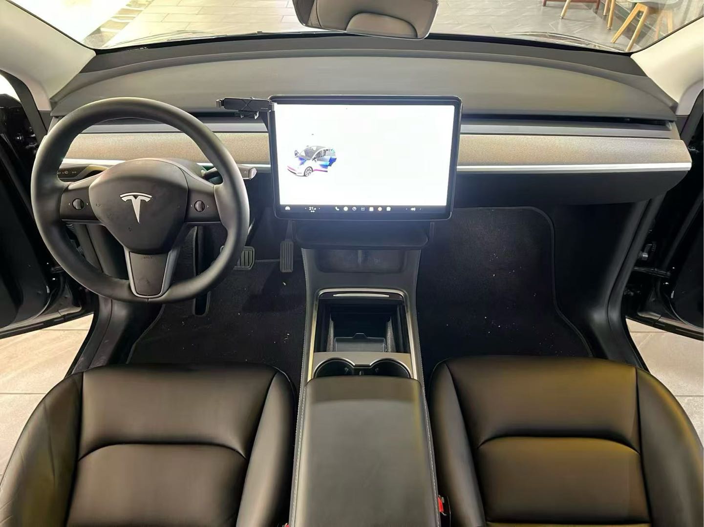 Tesla Model Y 2024 car image #11