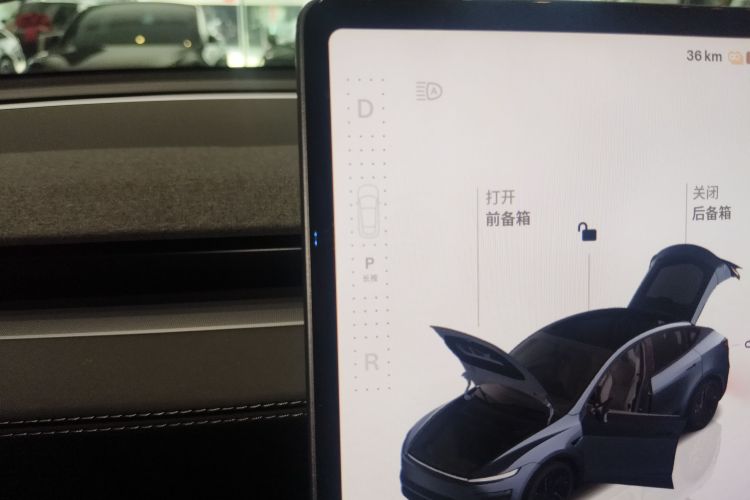 Tesla Model Y 2025 #14 Tesla Model Y 2025 car image #14