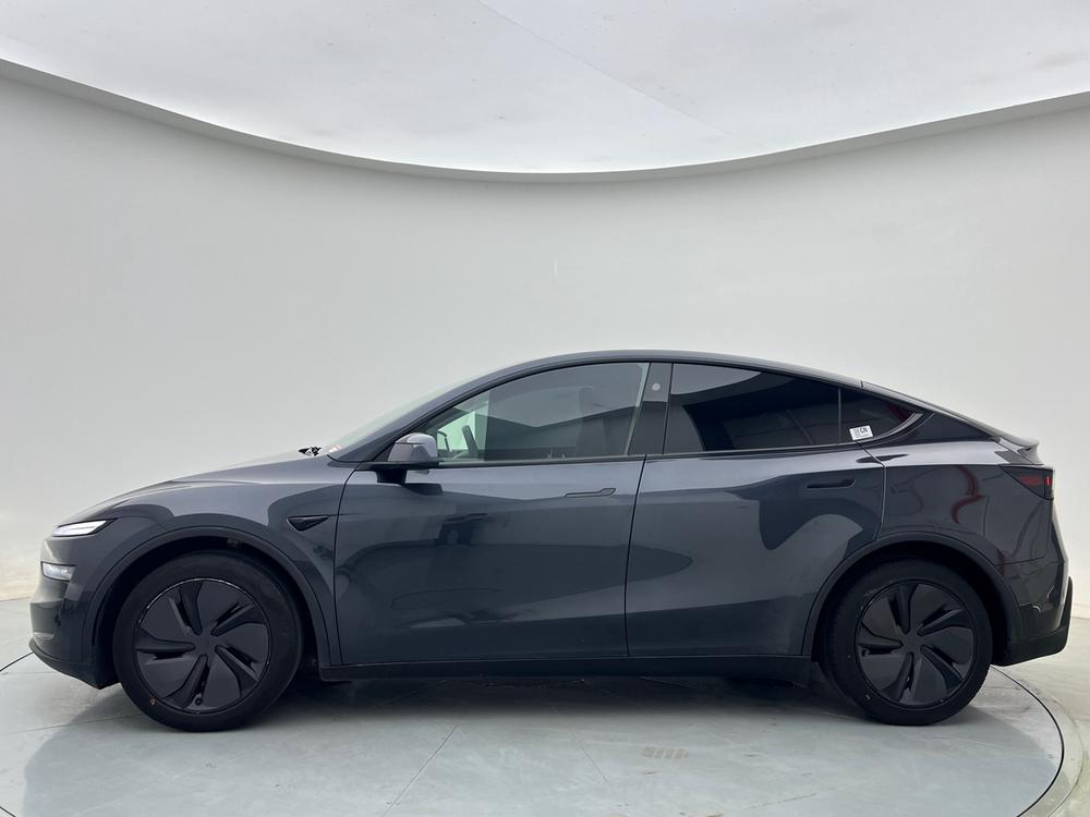 Tesla Model Y 2025 #3 Tesla Model Y 2025 car image #3