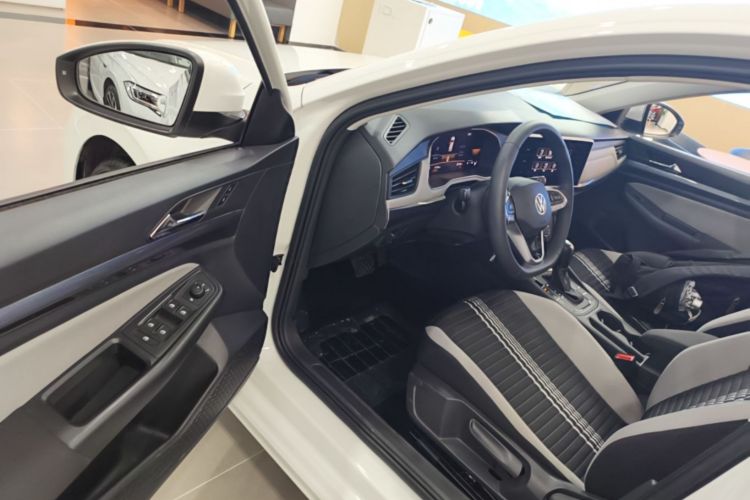 Volkswagen Bora 2023 car image #16
