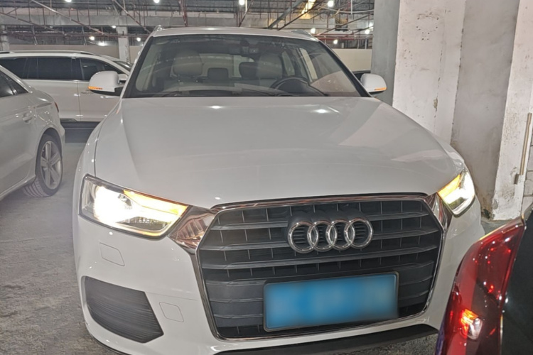 Audi Q3 2018 car image #3