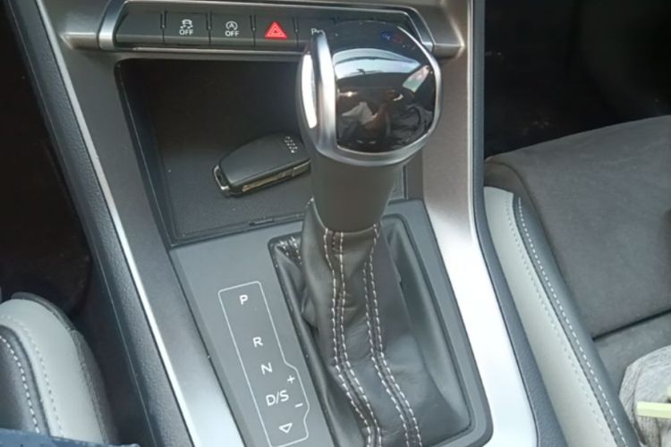 Audi Q3 2023 car image #14