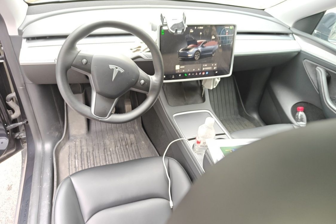 Tesla Model Y 2024 car image #21