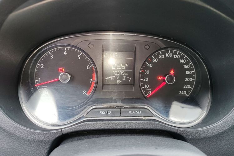 Volkswagen Polo 2017 car image #12