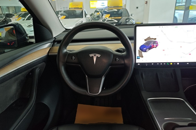 Tesla Model Y 2021 car image #11