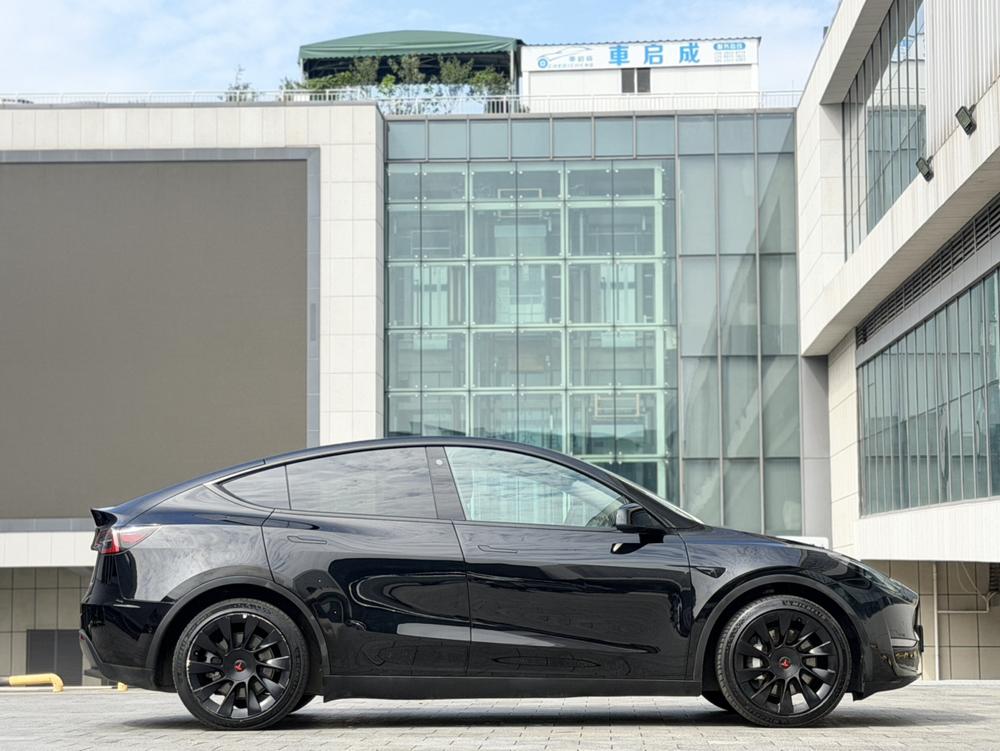 Tesla Model Y 2021 #7 Tesla Model Y 2021 car image #7