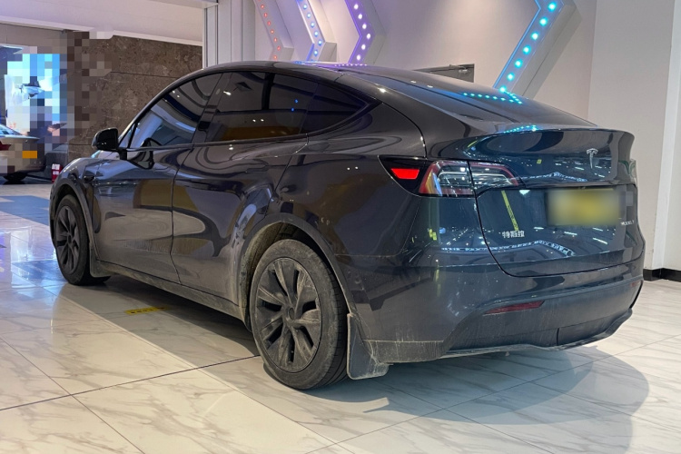 Tesla Model Y 2024 #5 Tesla Model Y 2024 car image #5