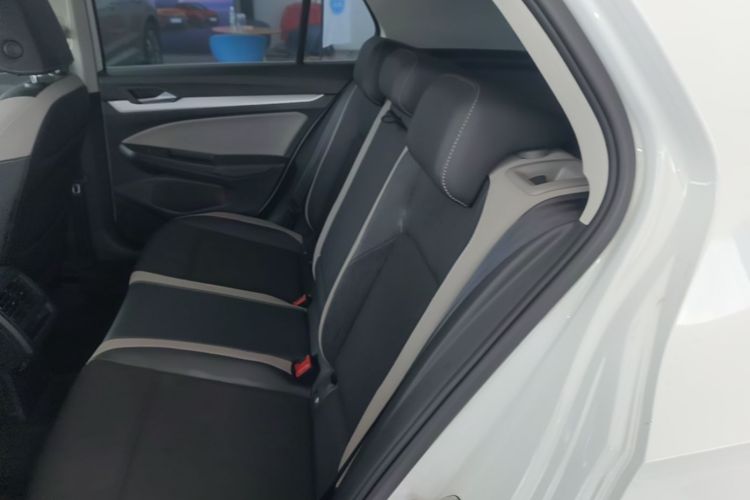 Volkswagen Golf 2024 car image #17
