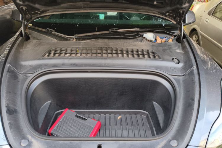 Tesla Model Y 2022 car image #22