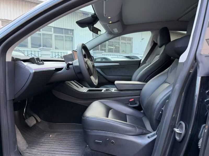 Tesla Model Y 2024 car image #4