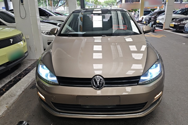 Volkswagen Golf 2017 car image #3