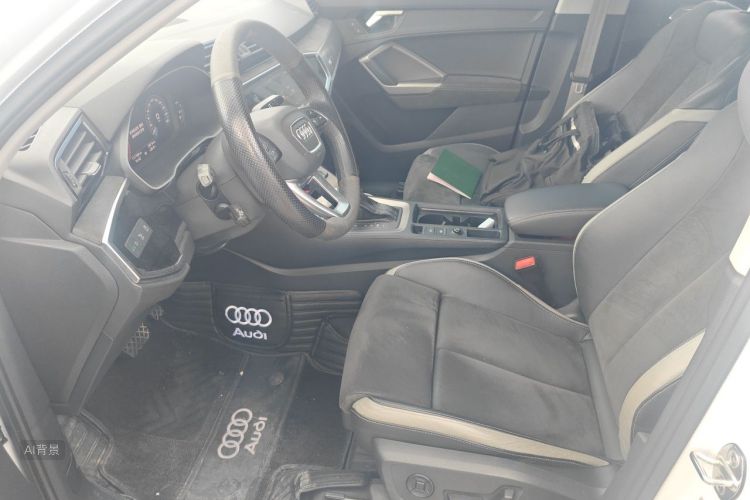Audi Q3 2020 car image #17