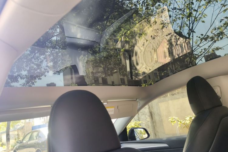 Tesla Model Y 2024 car image #20