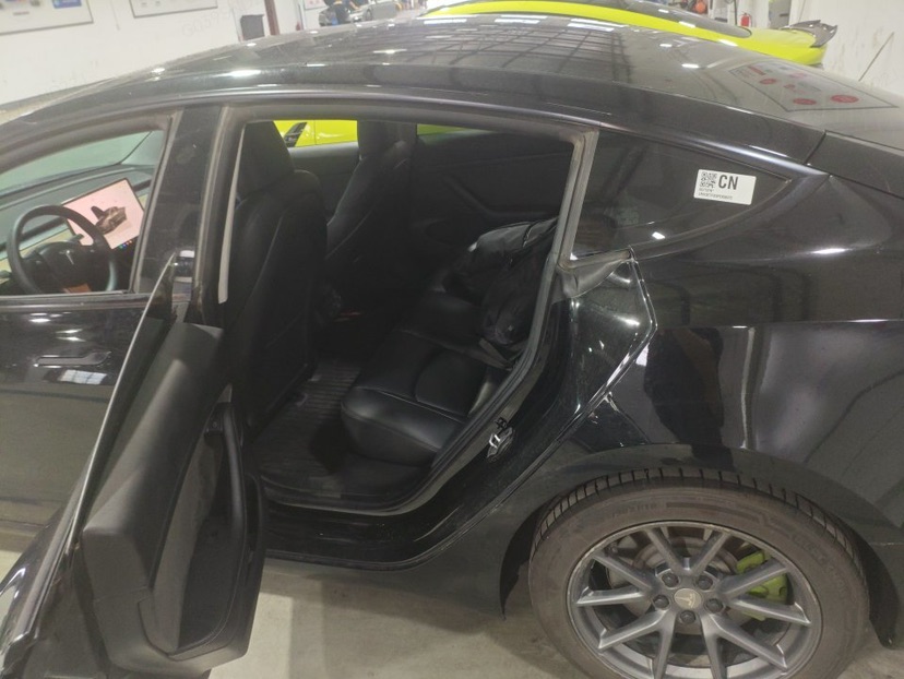 Tesla Model 3 2023 car image #2