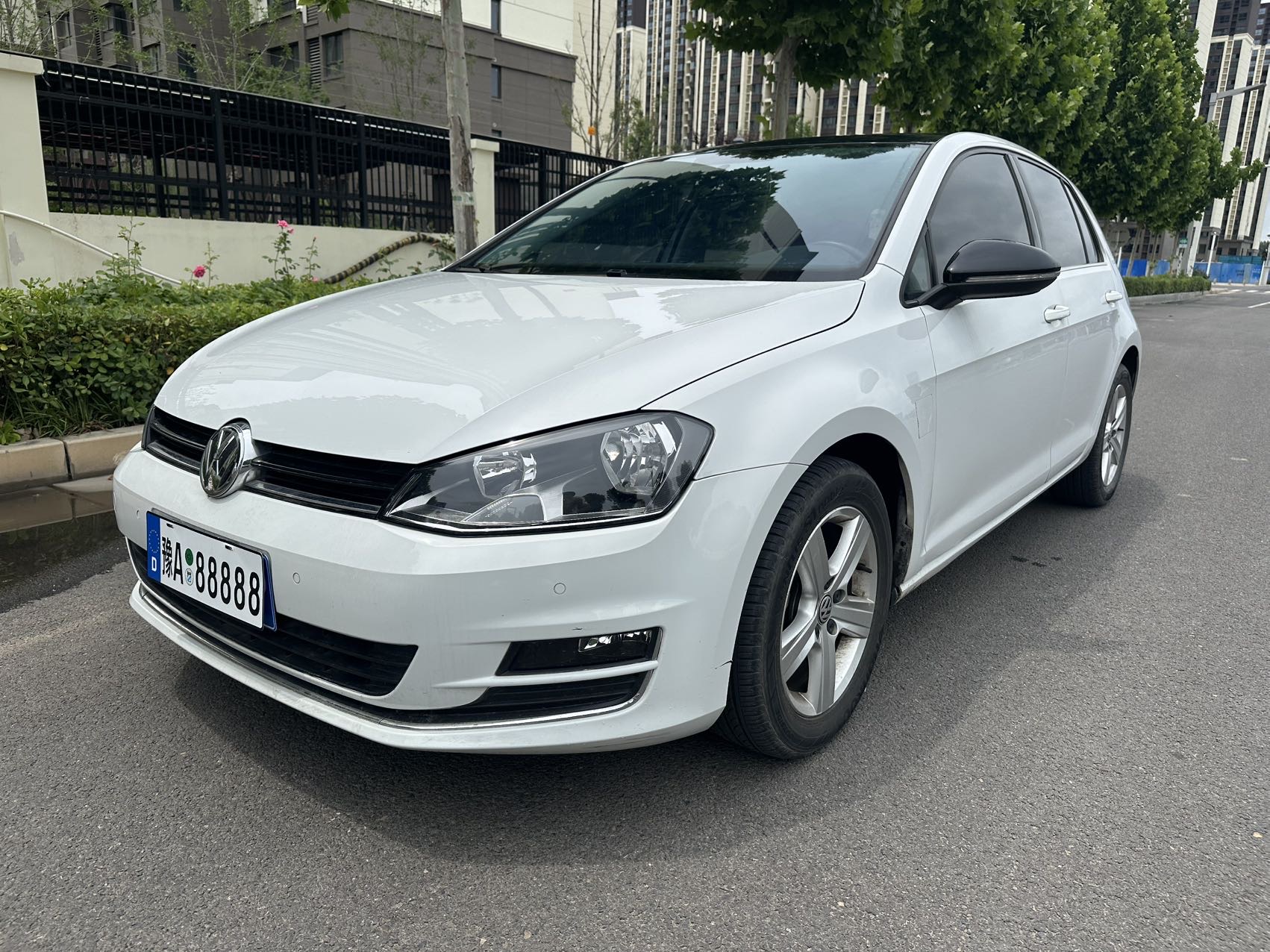 Volkswagen Golf 2017 Volkswagen Golf 2017 car image