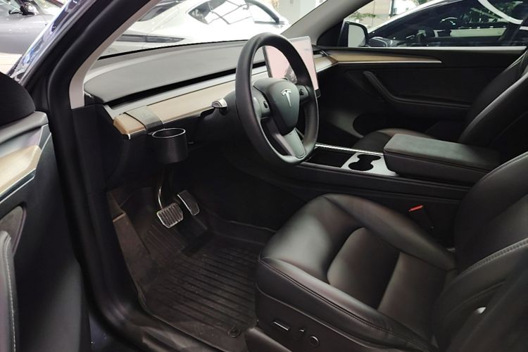 Tesla Model Y 2022 #16 Tesla Model Y 2022 car image #16