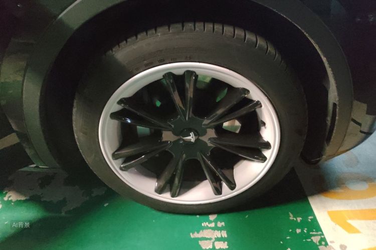 Tesla Model Y 2023 car image #9
