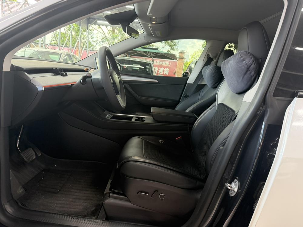 Tesla Model Y 2024 car image #8