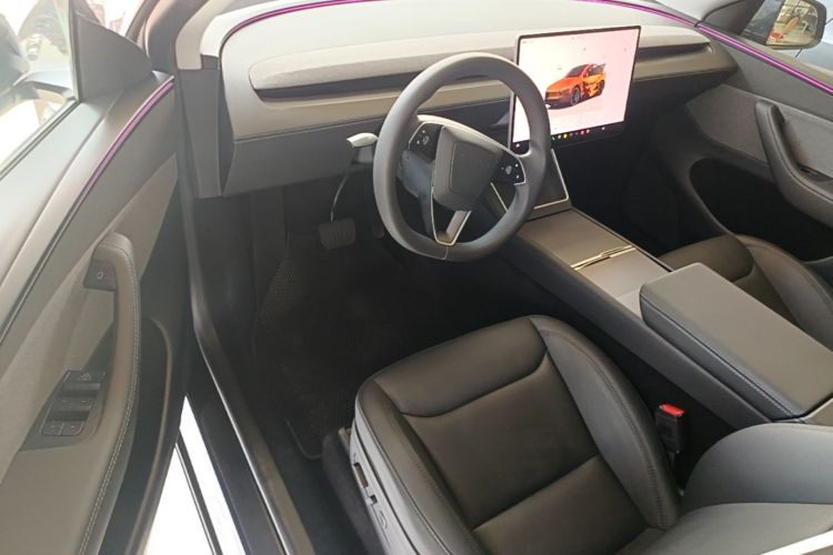 Tesla Model Y 2025 #16 Tesla Model Y 2025 car image #16