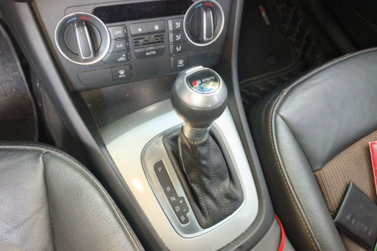Audi Q3 2018 car image #14