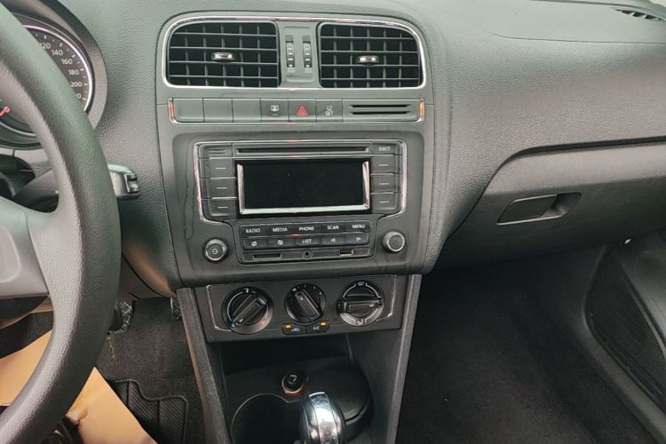 Volkswagen Polo 2016 #13 Volkswagen Polo 2016 car image #13