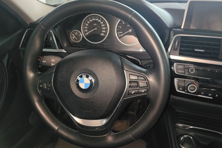 BMW 3 Series 2018 #11 BMW 3 Series 2018 صورة سيارة #11
