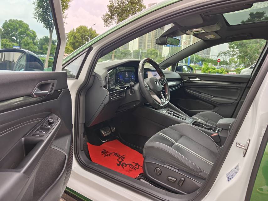 Volkswagen Golf 2022 car image #8