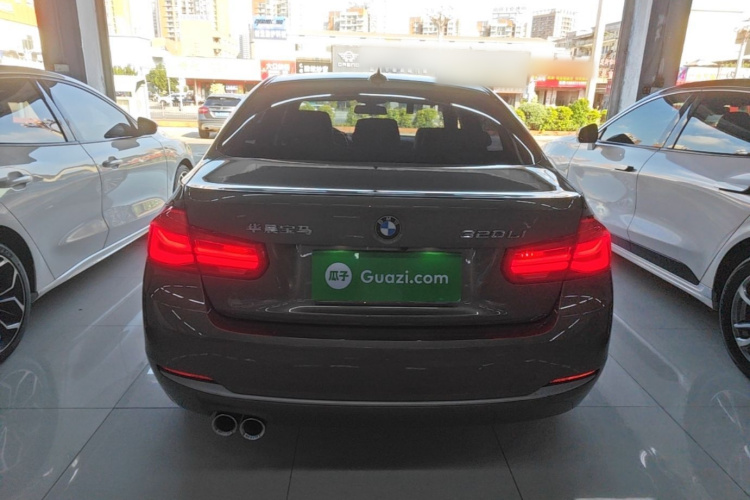 BMW 3 Series 2018 #6 BMW 3 Series 2018 car image #6