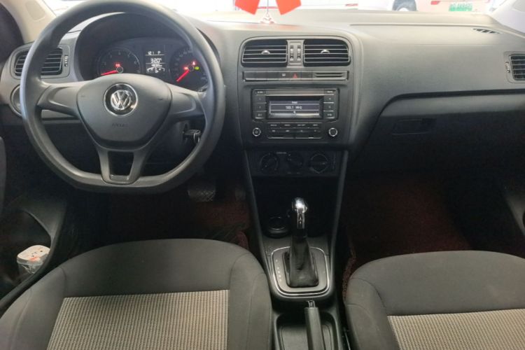 Volkswagen Polo 2016 car image #10