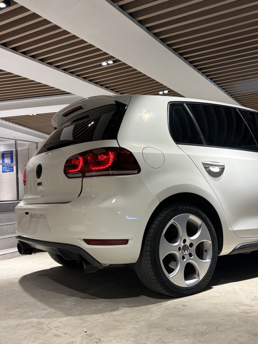 Volkswagen GolfGTI 2011 car image #8