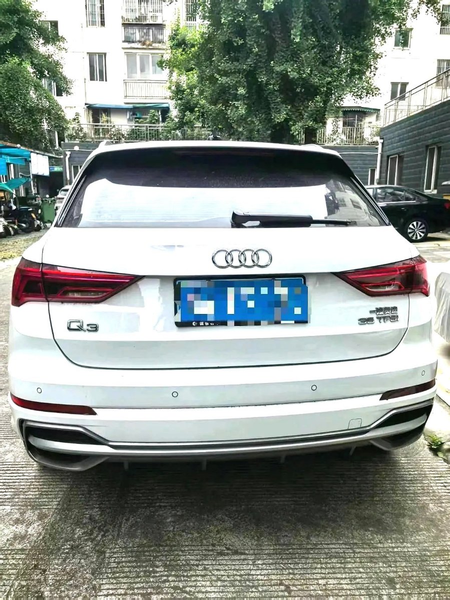 Audi Q3 2022 car image #4