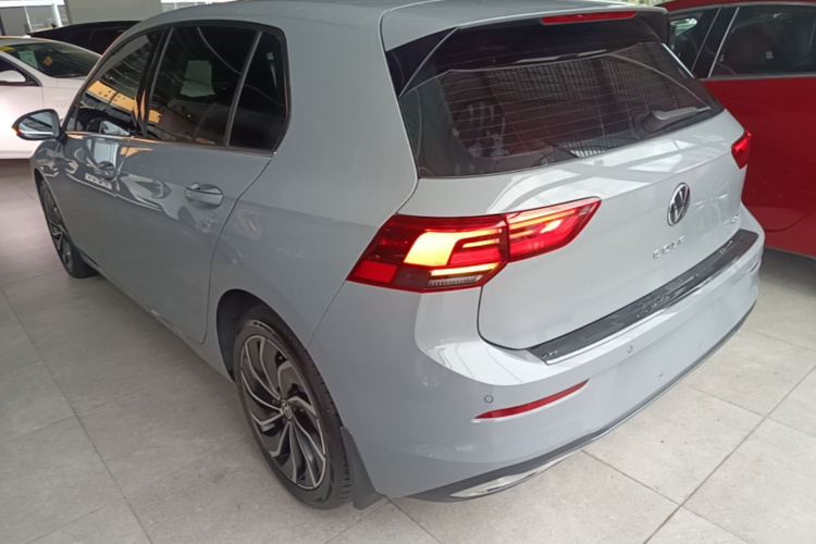 Volkswagen Golf 2024 car image #5
